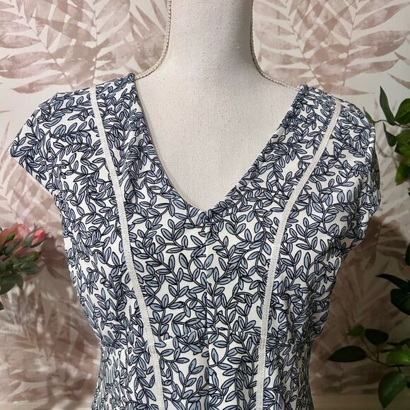 🆕 NWT Ann Taylor Floral Mini Dress Size 6P - Picture 3 of 8